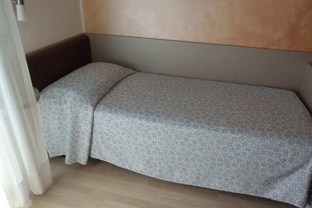 Hotel Paris Lignano Sabbiadoro Quarto foto